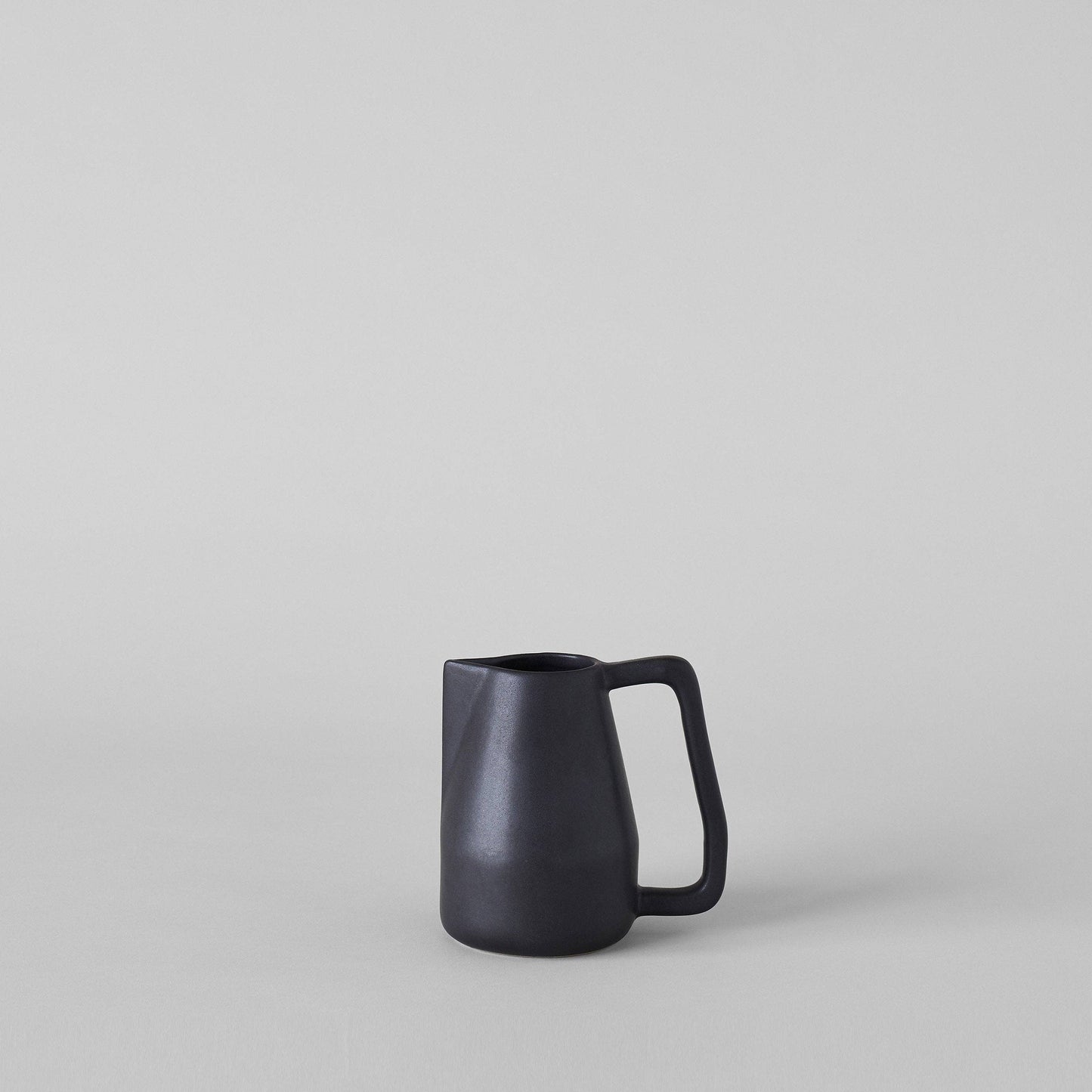 Novah Pitcher - Black