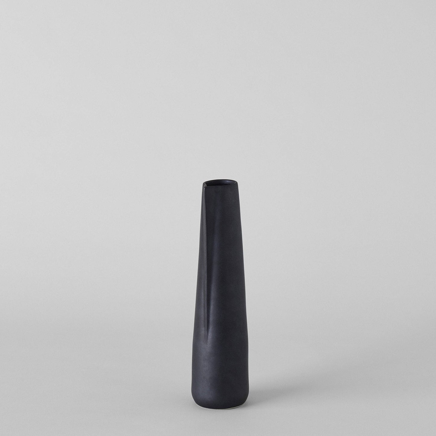 Novah Pitcher - Black