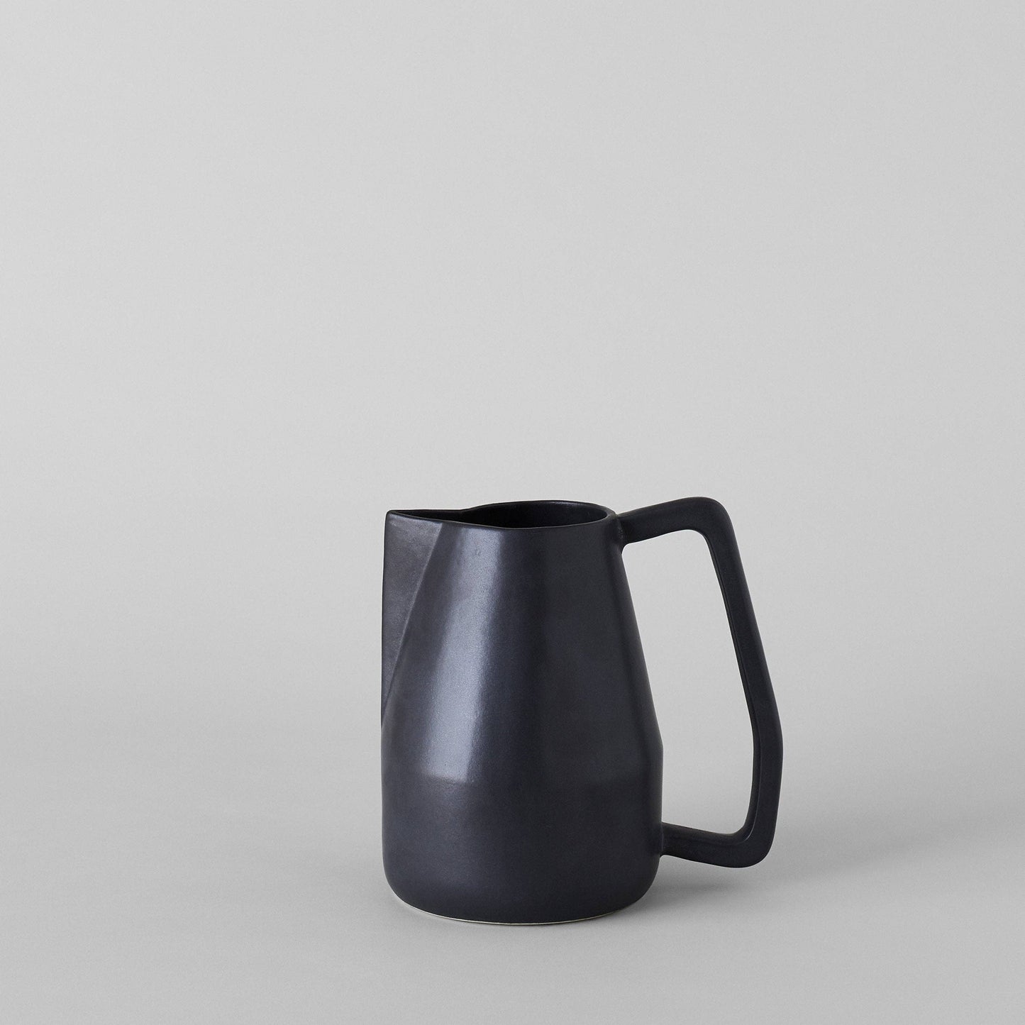 Novah Pitcher - Black