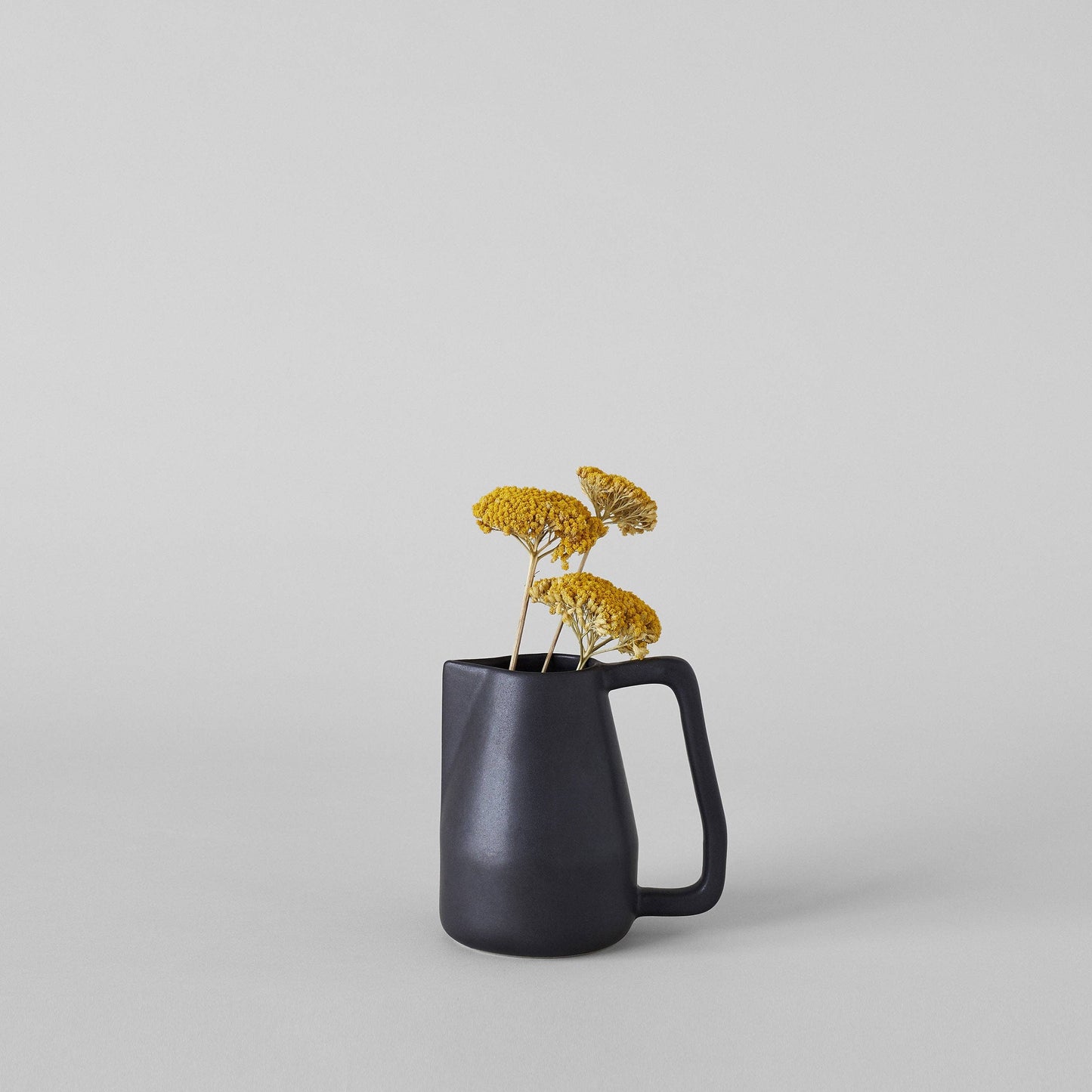 Novah Pitcher - Black