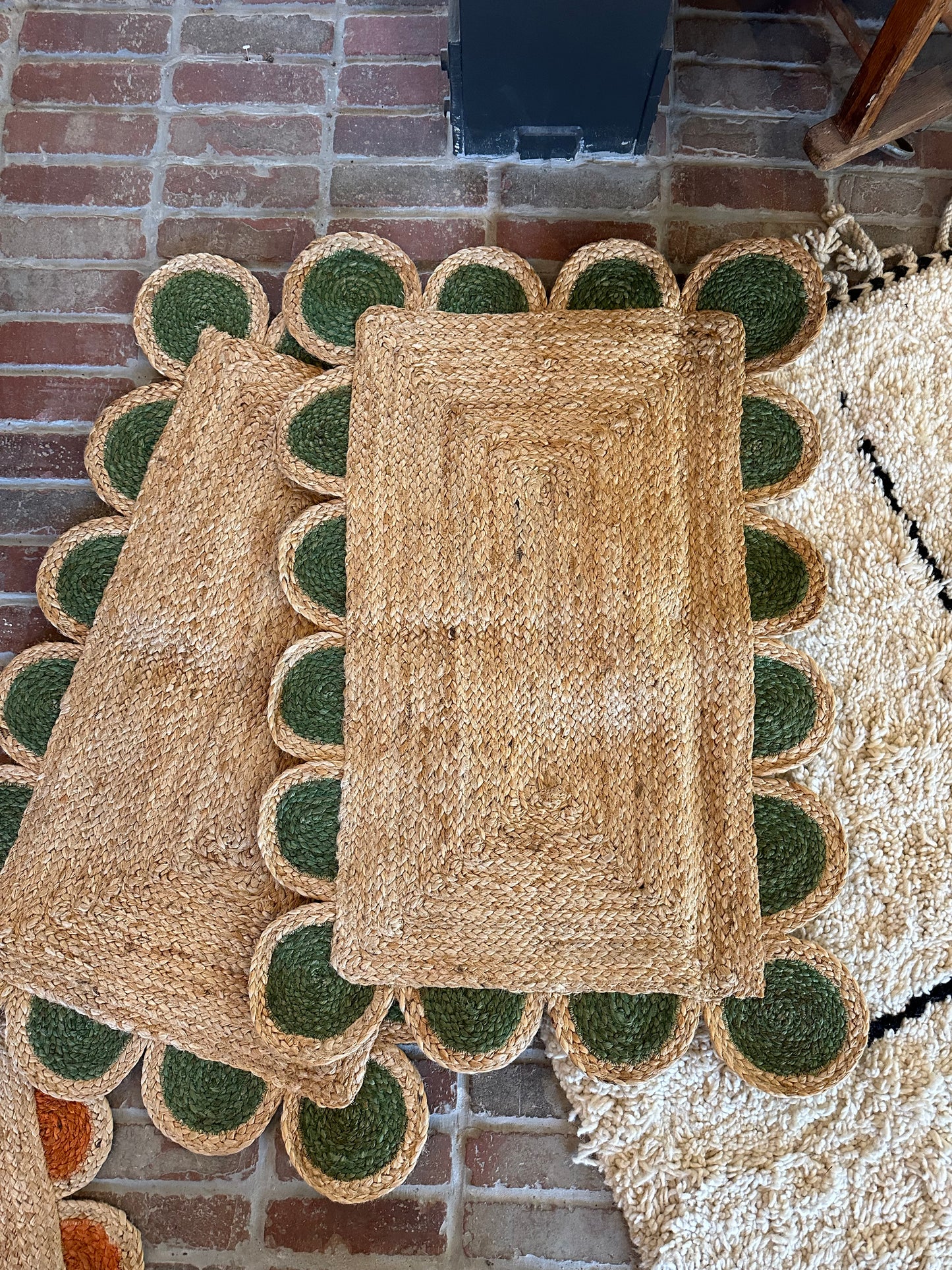 Hand Braided Natural Jute Scallop Rug