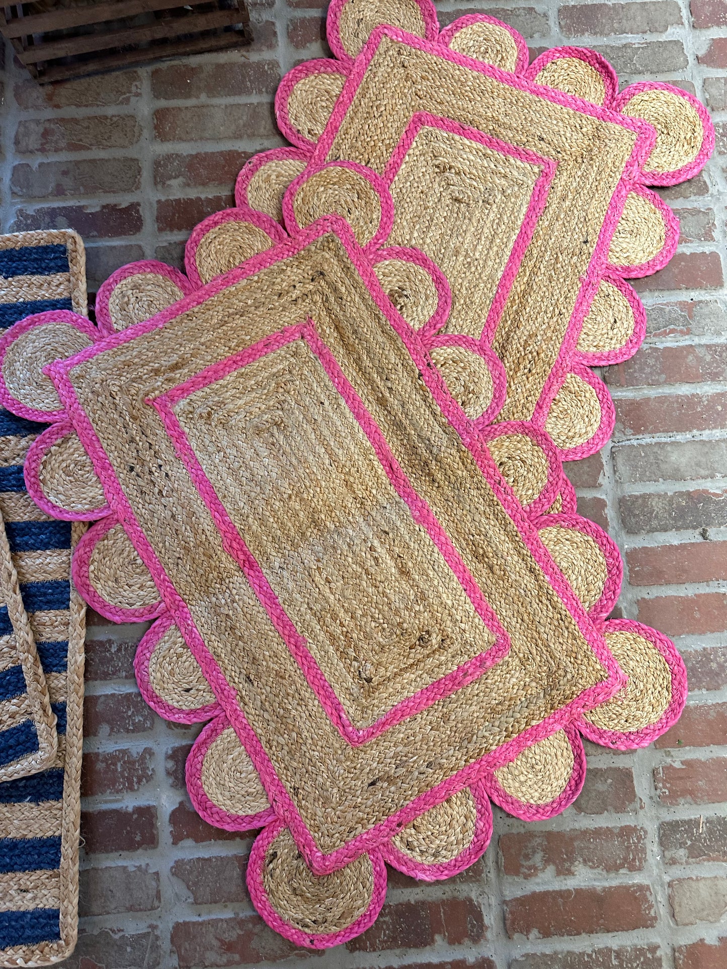 Hand Braided Natural Jute Scallop Rug